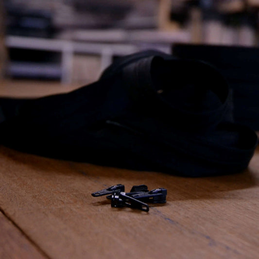 Continuous zip black 4mm teeth on a roll