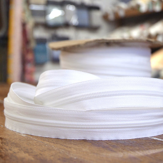 Continuous zip white 4mm teeth on a roll