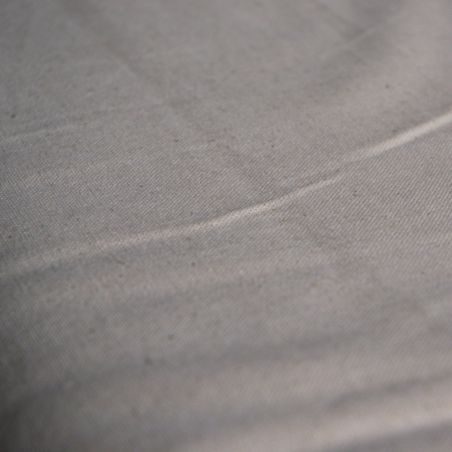 Natural seeded cotton fabric for reenactment