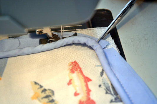 How to Make a Zipped Piped Cushion